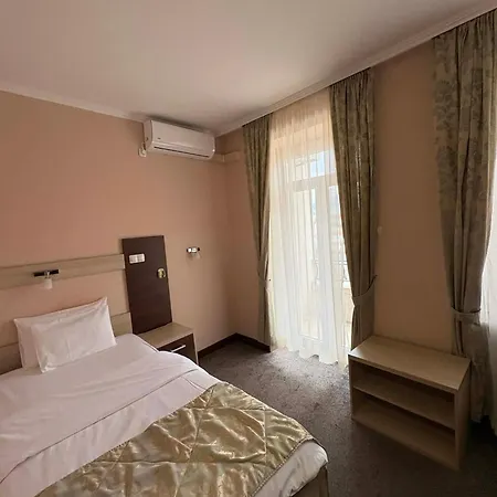 Leotar Hotel